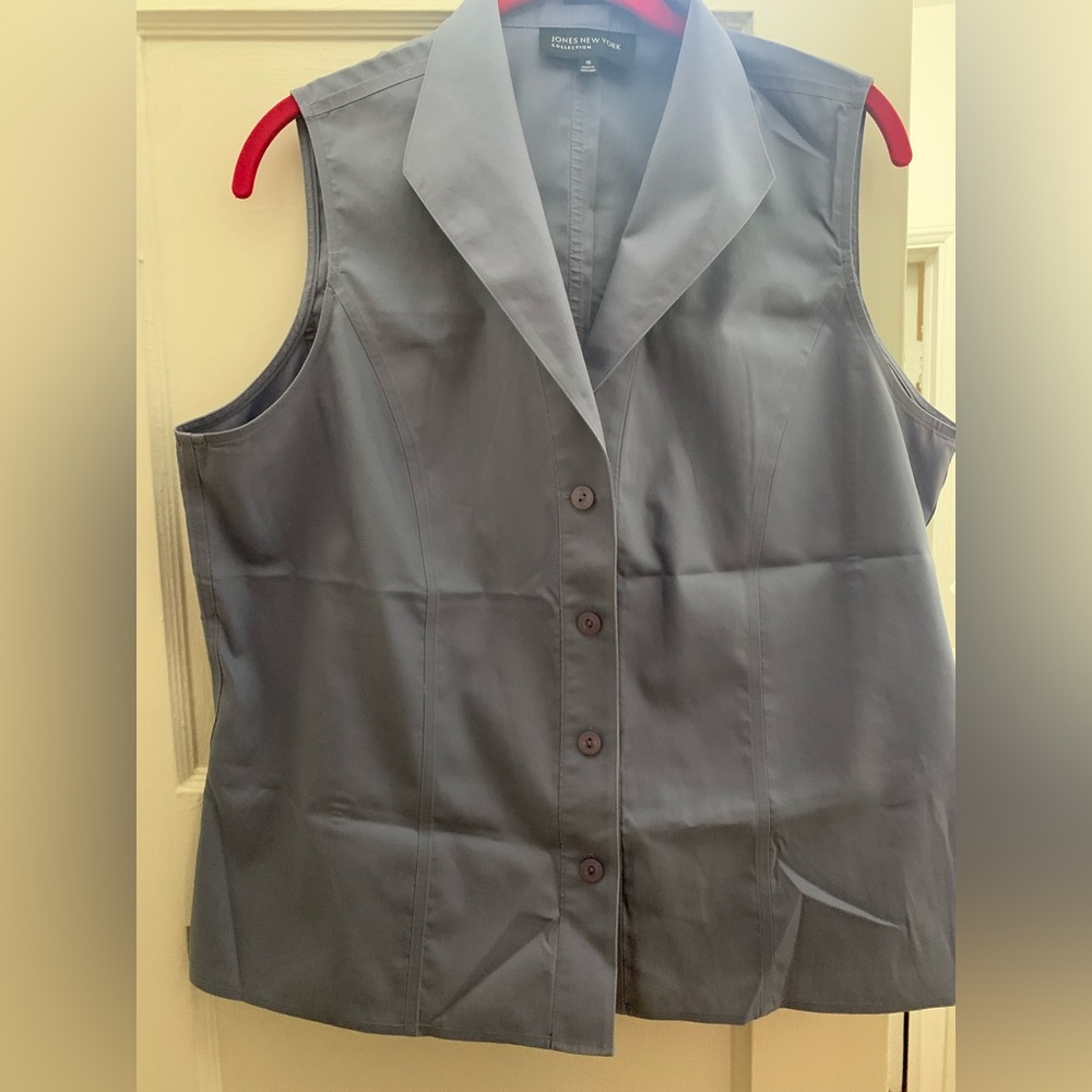 Jones New York Sleeveless Button-Front Top